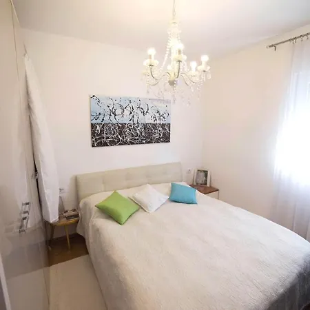 Apartament With A Parking Space - 15769 Split