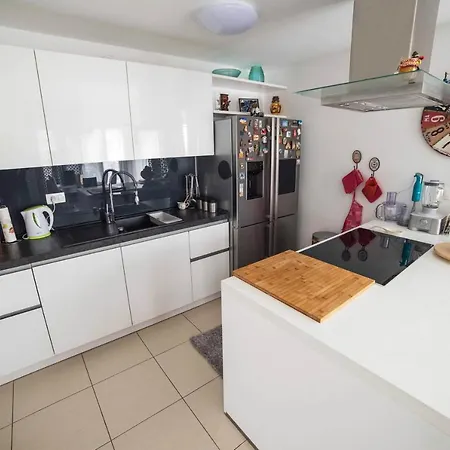 With A Parking Space - 15769 * Split