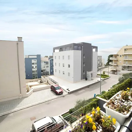 With A Parking Space - 15769 斯普利特